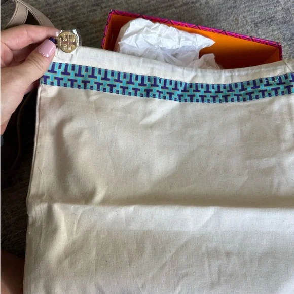 Tory Burch Beige and White Heels - Picture 7 of 7